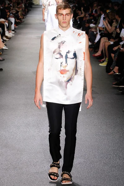 Look 37
